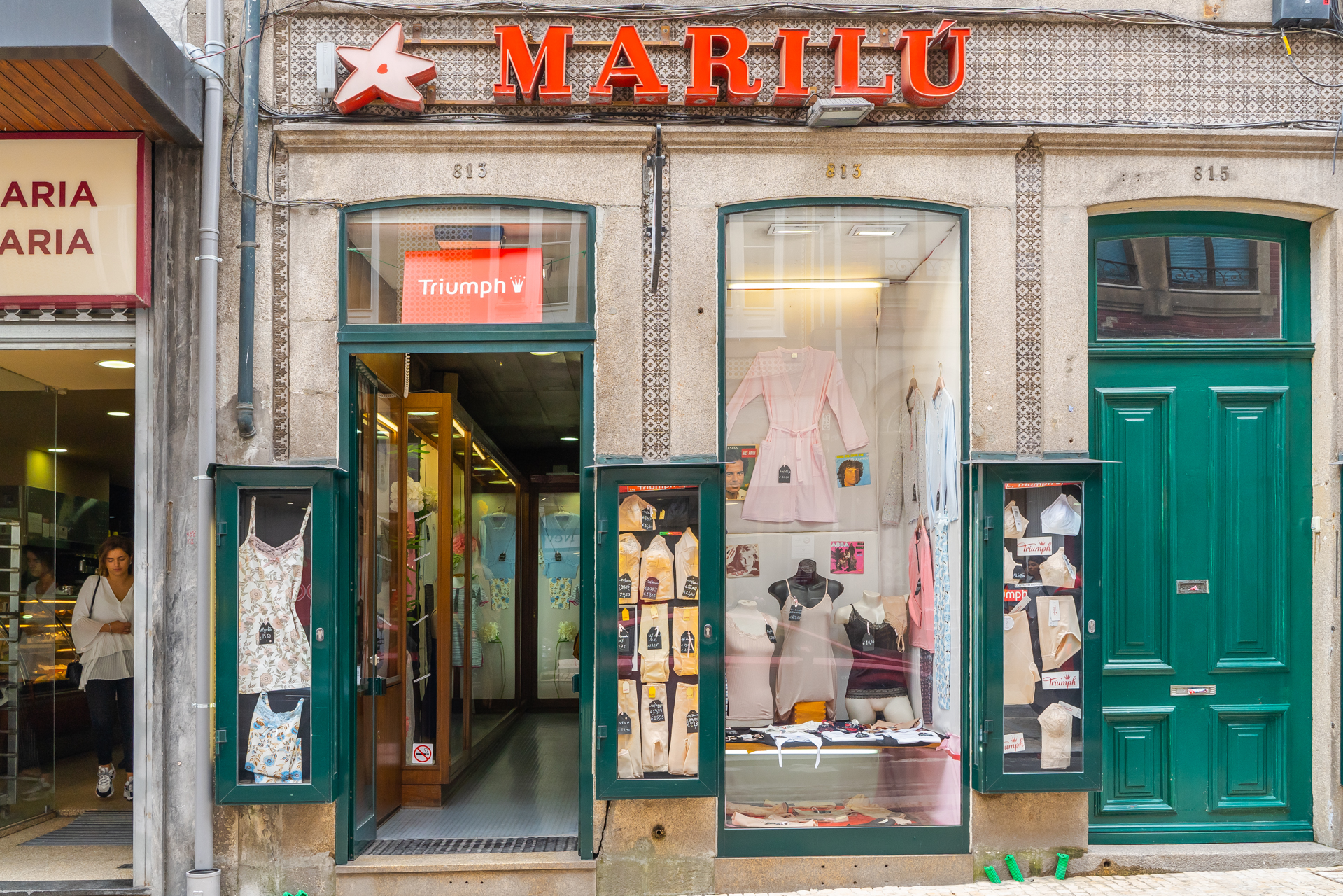 Fachada da loja Marilú, Rua de Fernandes Tomás, Porto